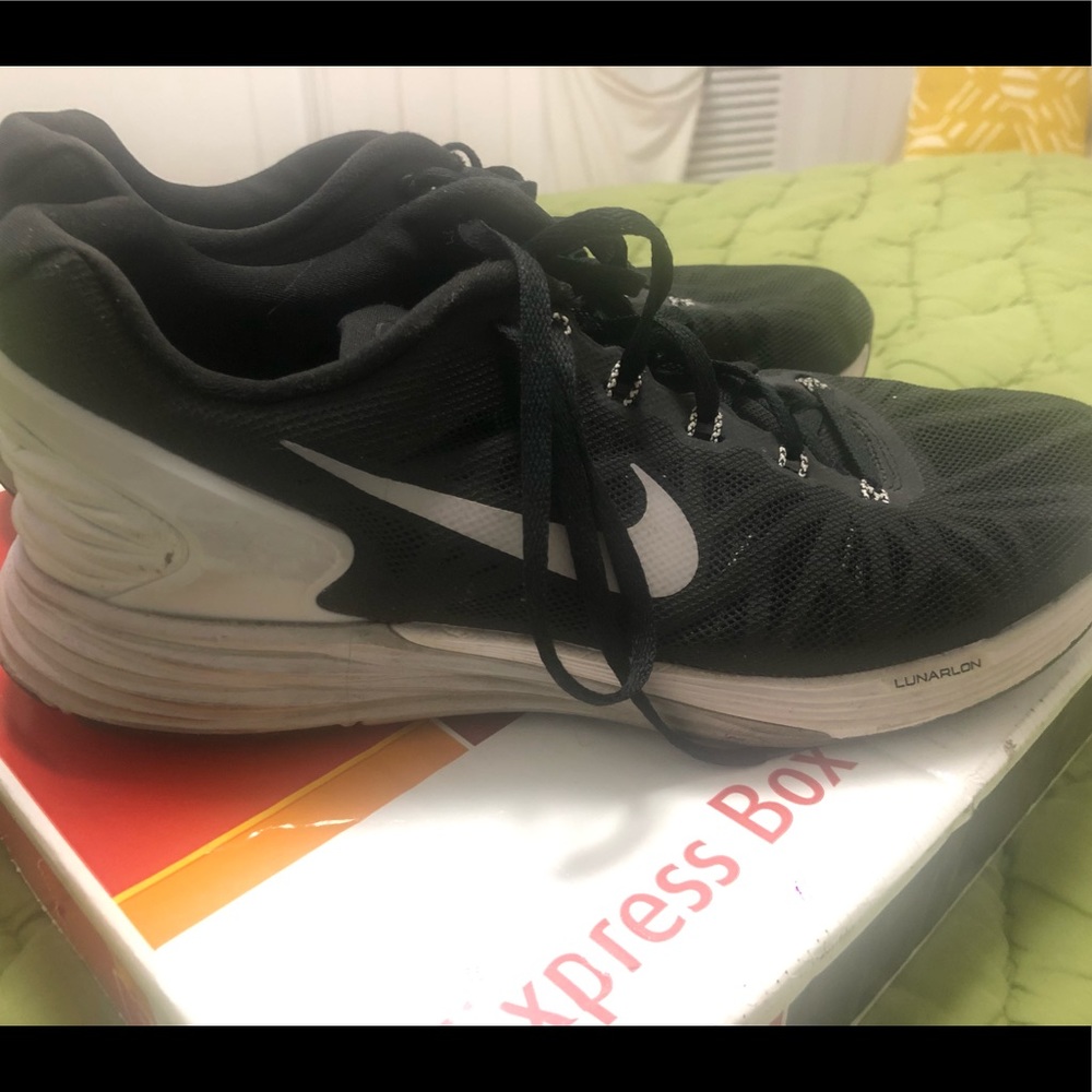 Nike Black And white sneakers size 10